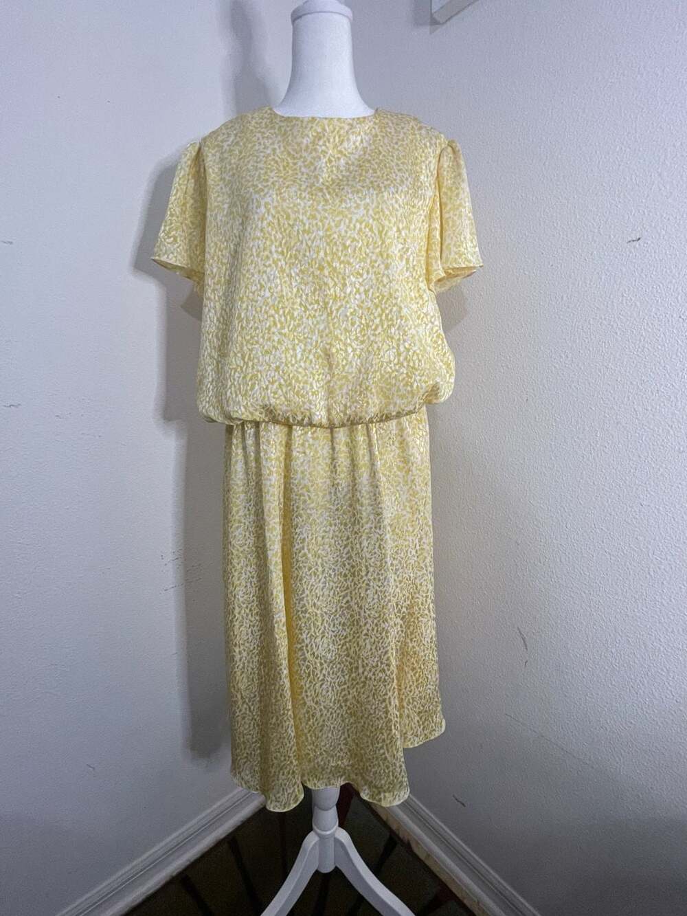 Lindsey Blake Vintage Yellow Patterned Short Sleeve Midi Dress